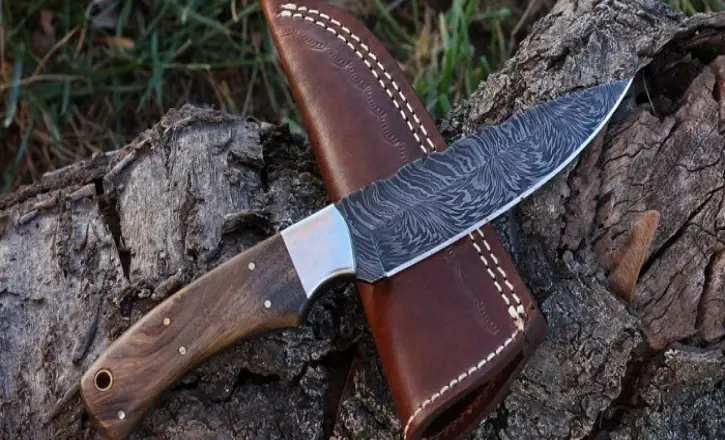 WHAT TO CONSIDER WHEN BUYING A HUNTING KNIFE